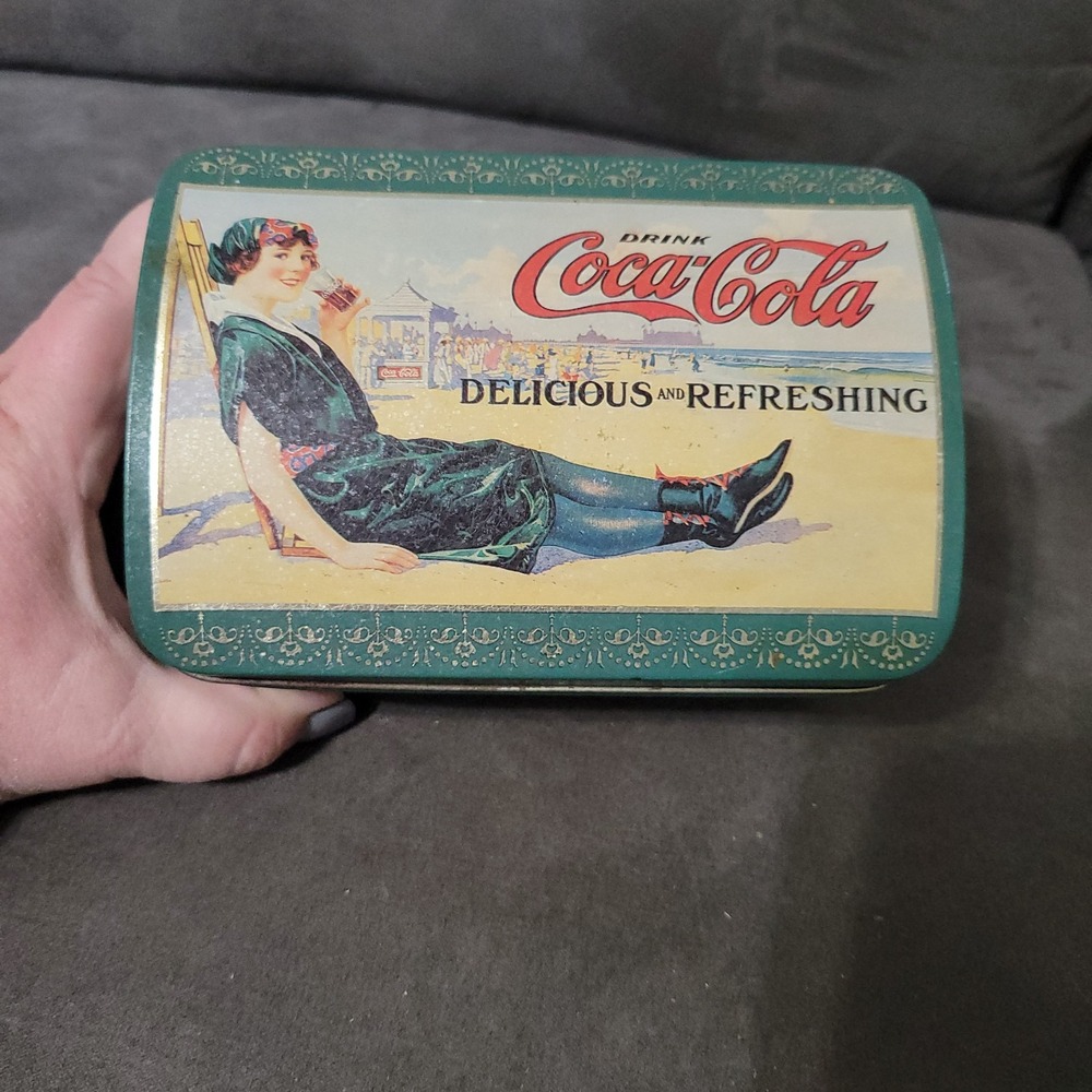 Vintage - Coca Cola/Green Container Tin - Lady on Beach